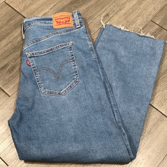 Levi’s size 32 Ribcage Straight Ankle Button Fly Fray Hem Light Wash Jeans - Picture 4 of 15